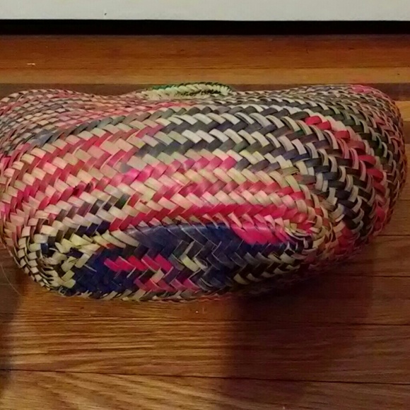 Handmade straw basket tote - Picture 3 of 3